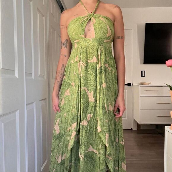 Urban Outfitters (Kimchi Blue) Leaf Print Halter Maxi Dress – Size 4 - Picture 3 of 8